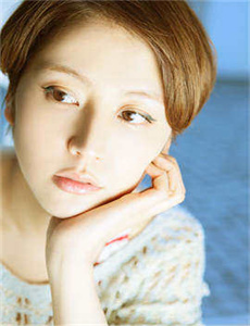 逃出克隆岛女主角/爱泽hina