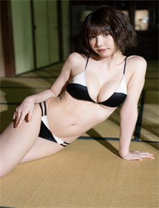 《浓毛BGMBGMBGM-美女全裸图》