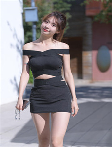 《爆乳一丝丝不挂裸体大胸美女-办公室能不能干湿你》